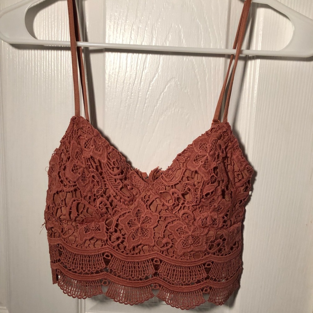 KENDALL AND KYLIE CROCHET CROP TOP SIZE SMALL